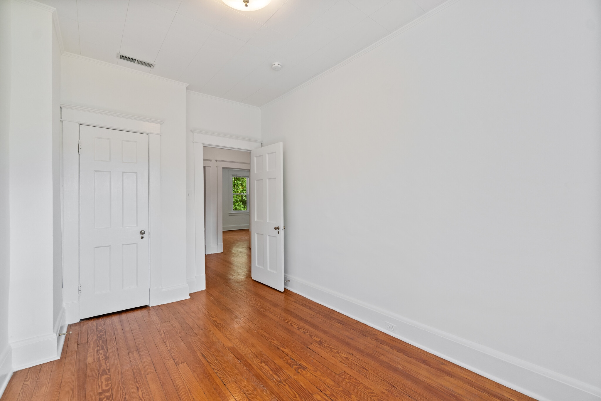 Building Photo - 2926 Wyman Pky