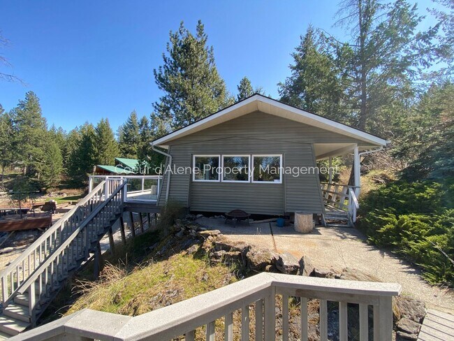 Building Photo - 2+ bed, 2 bath house on the Spokane River!