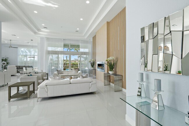 Building Photo - 8988 Lakes Blvd