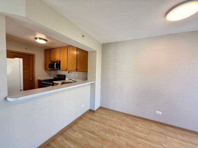 Building Photo - 616 Windsor Dr