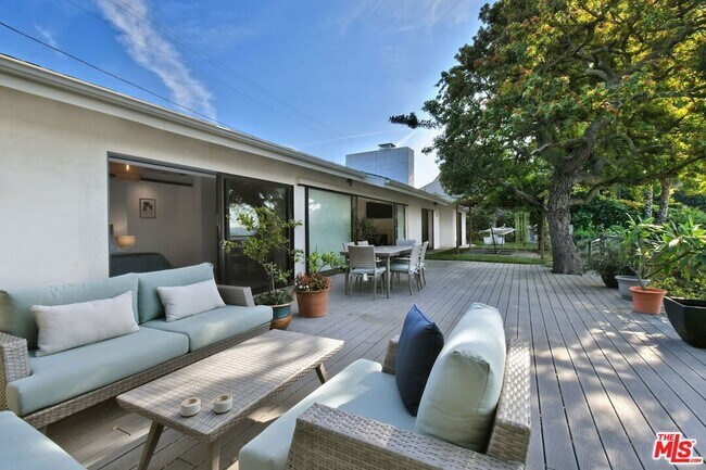 Building Photo - 2145 Linda Flora Dr