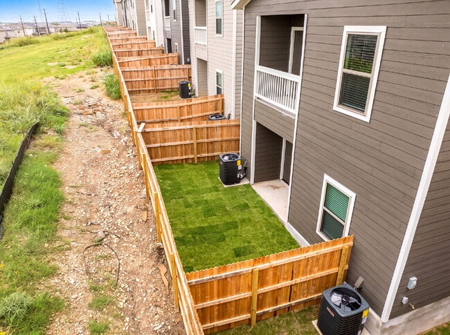 Building Photo - New Construction. Immediate Move In