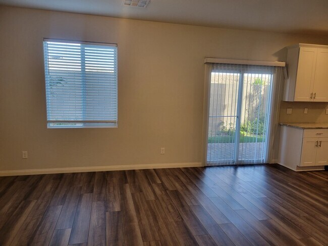 Building Photo - Beautiful 4 Bedroom Home in Southwest Vegas!