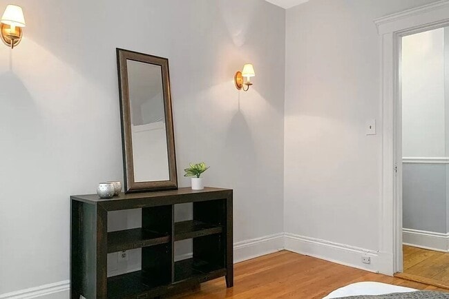Building Photo - WOW!!! NO FEE AND VERY NICE 2 BED AVAILABLE 9/1