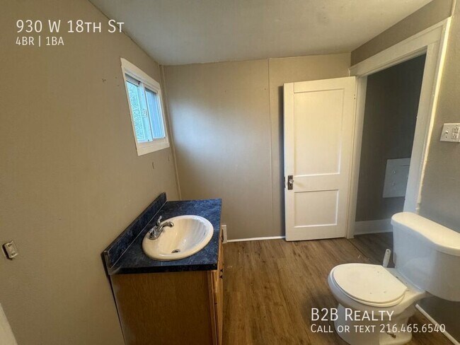 Building Photo - 930 W 18th St