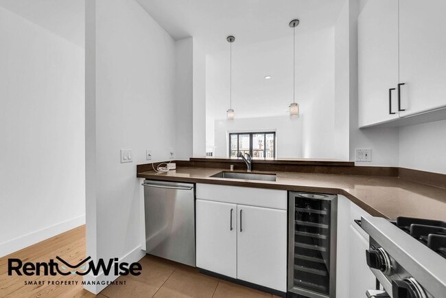 Building Photo - 1776 Sacramento St