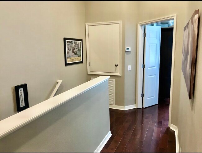 Building Photo - 643 Vallance Way NE