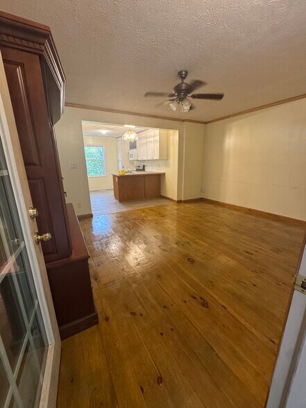 Building Photo - 625 Gunters Hill Rd