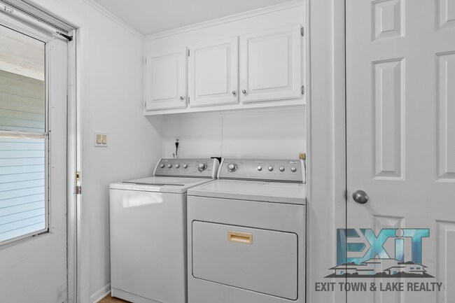 Building Photo - 2 Bedroom, 2 Bath Home located in Tanglewood Shores