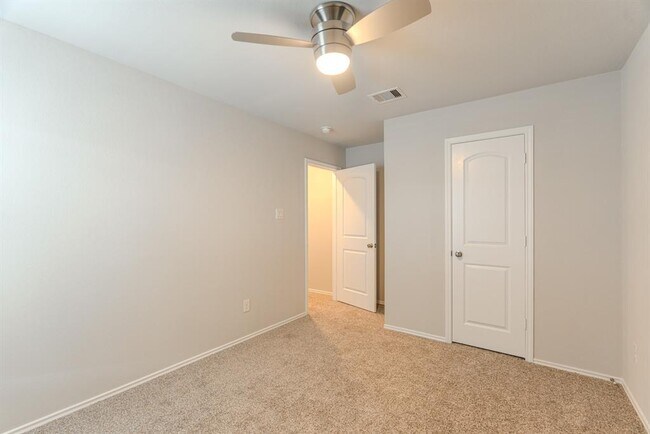 Building Photo - 9327 Colonial Bent Pl