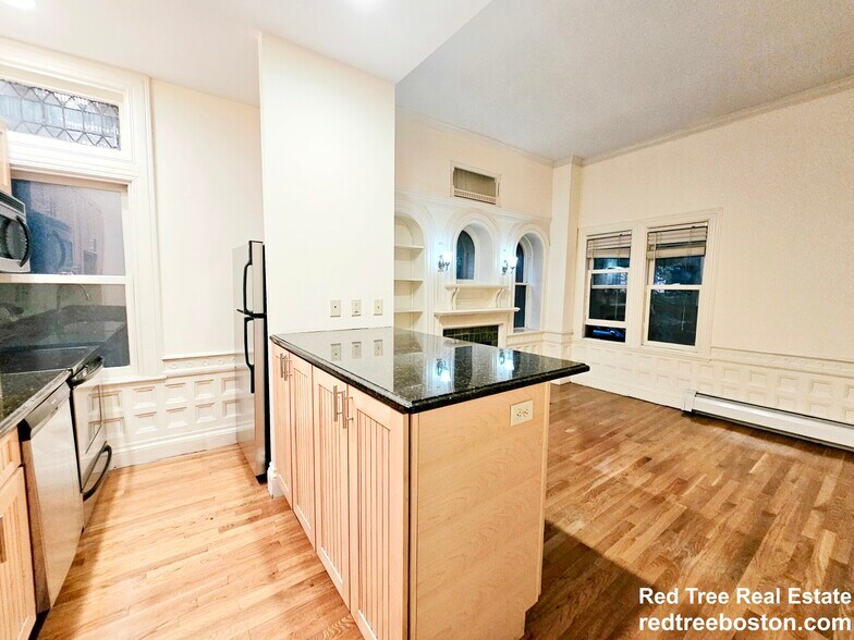 Building Photo - 195 Commonwealth Ave