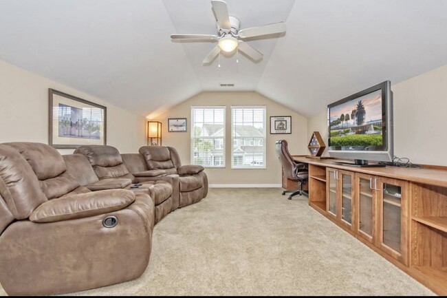 Building Photo - 5013 Bowles Dr