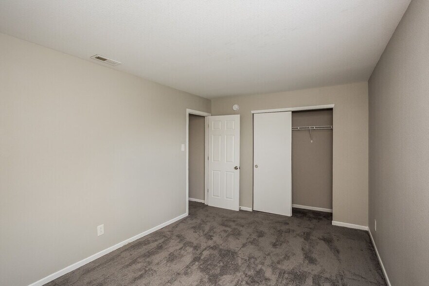 Building Photo - 2035 Brookside Ct