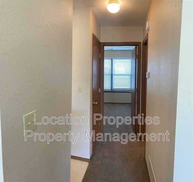 Building Photo - 950 Monterey Way