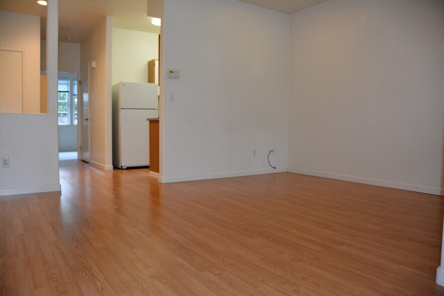 Building Photo - 425 8th St