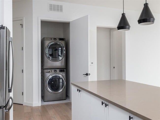 Building Photo - 800 Embassy Dr