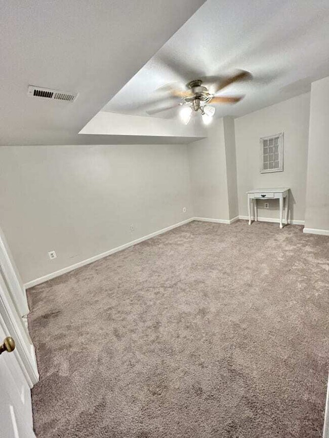 Building Photo - 12626 Varny Pl