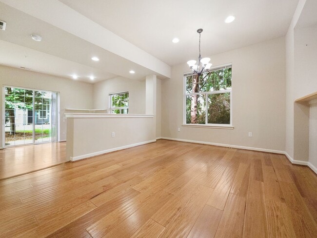 Building Photo - Comfortable 3-Bed End Unit Townhome Near F...