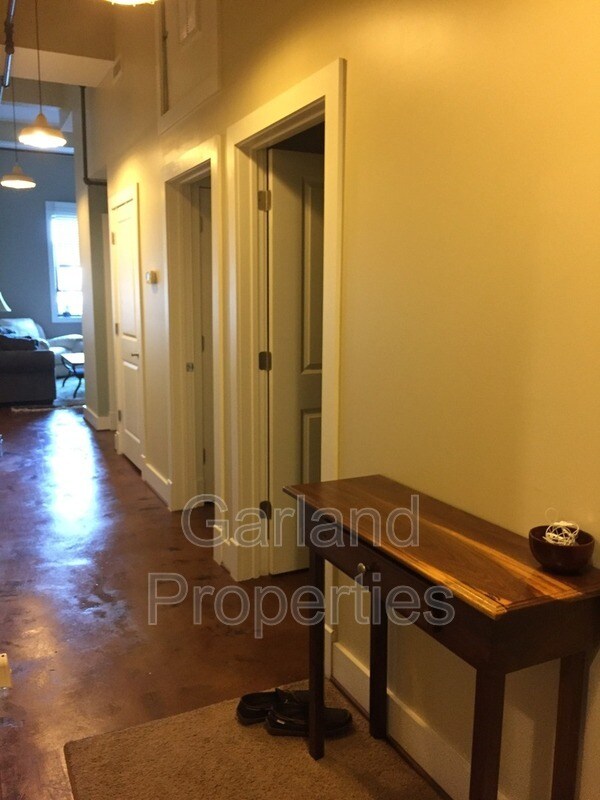 Building Photo - 425 Campbell Ave SW