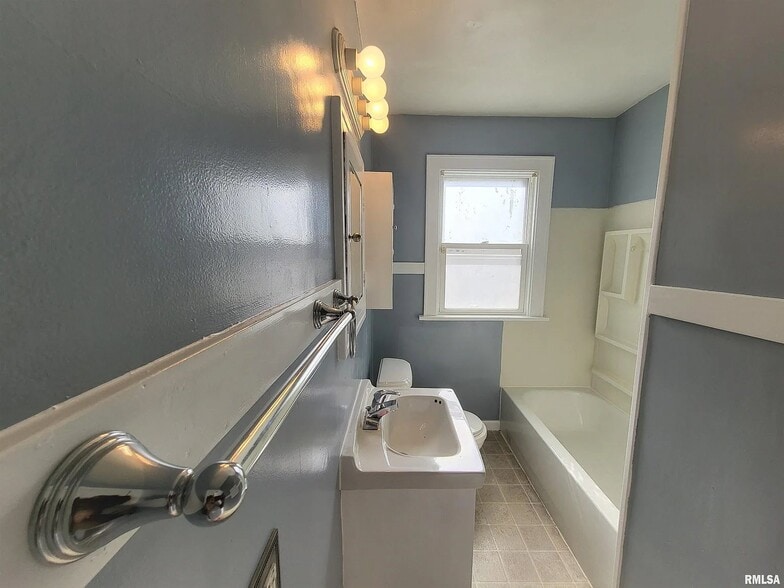 Building Photo - 1021 W Hanssler Pl