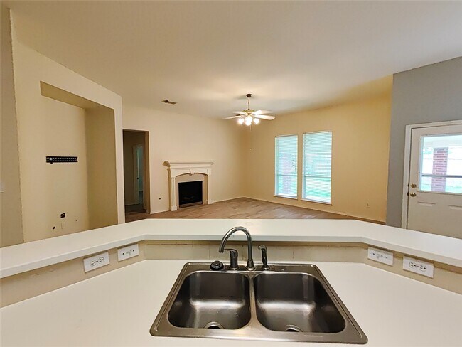 Building Photo - 7127 Bristol Ridge Dr