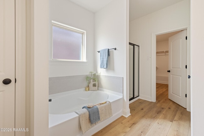 Building Photo - 107 Lotus Ln