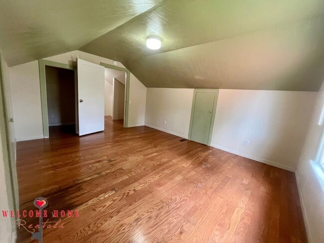 Building Photo - Unique opportunity - Bring your horses!