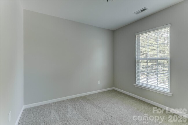 Building Photo - 524 Stillgreen Ln