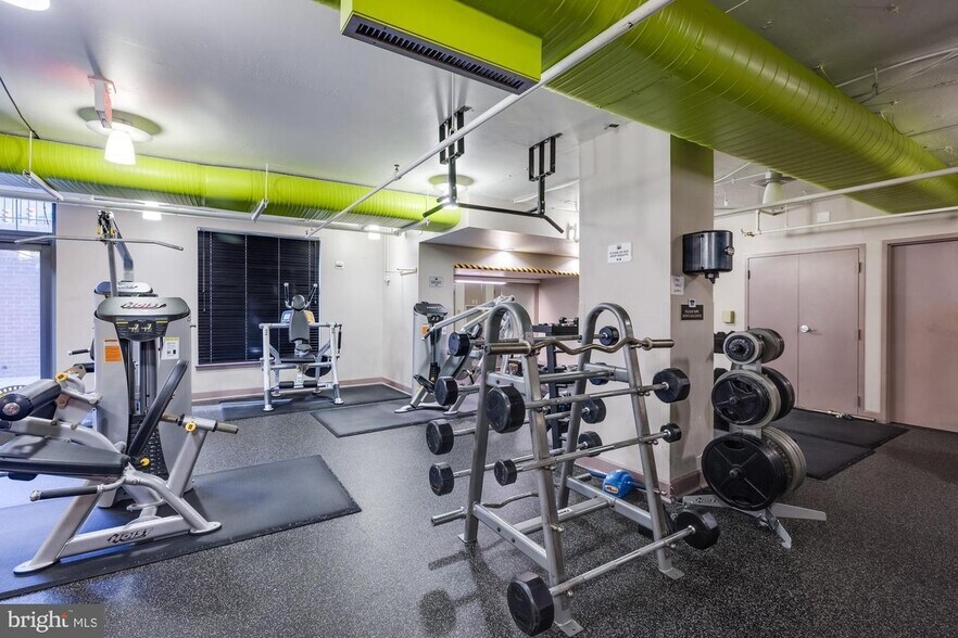 Building Photo - 1021 N Garfield St