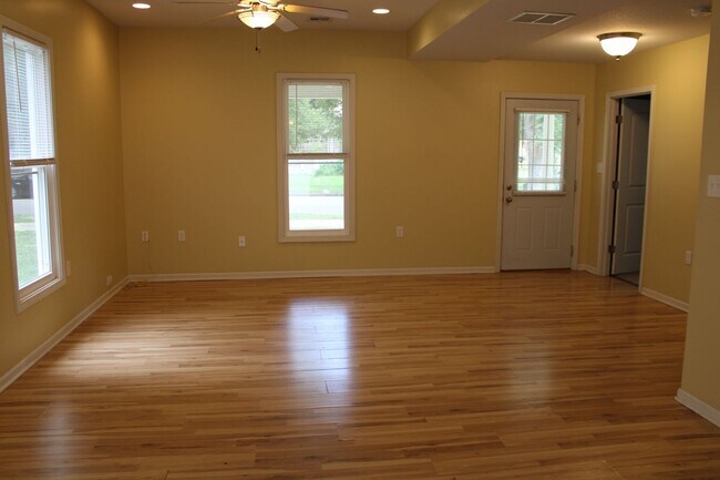 Building Photo - 907 Leavenworth St