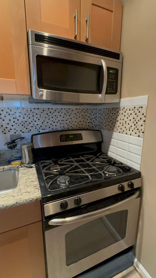 Building Photo - Fantastic Adams Morgan Location!