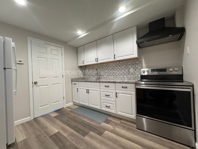 Building Photo - 30 Gables Cir