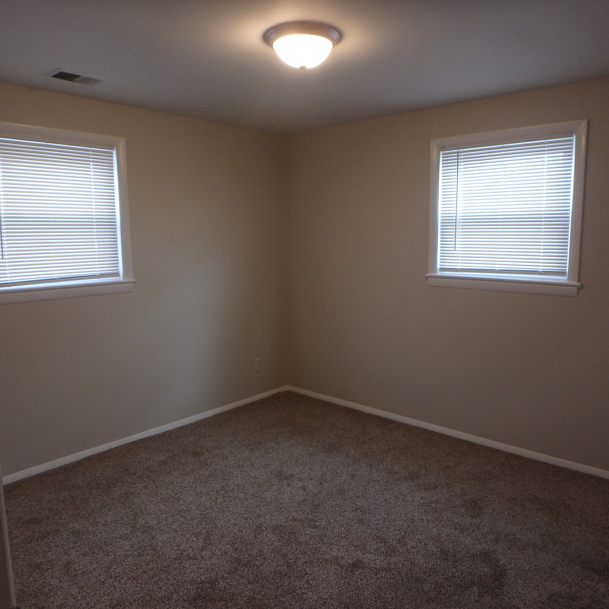 Building Photo - 218 Crosswell Ave