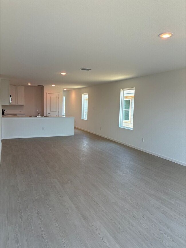 Building Photo - Charming 4 beds 2 baths in San Antonio!