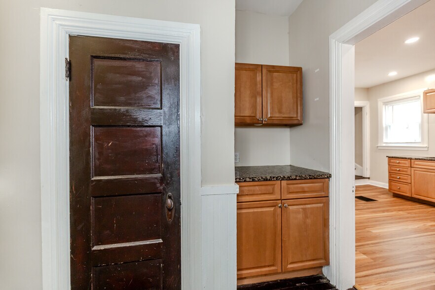 Building Photo - 173 Oakland Ave