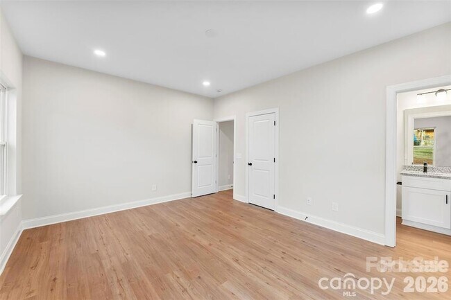 Building Photo - 1558 7th Ave Dr SW