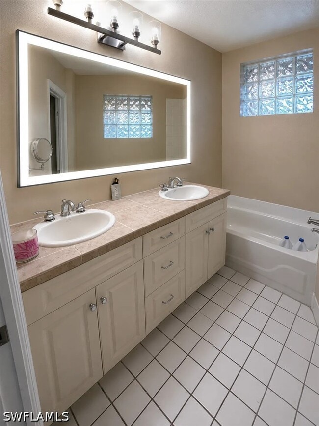 Building Photo - 6560 Huntington Lakes Cir