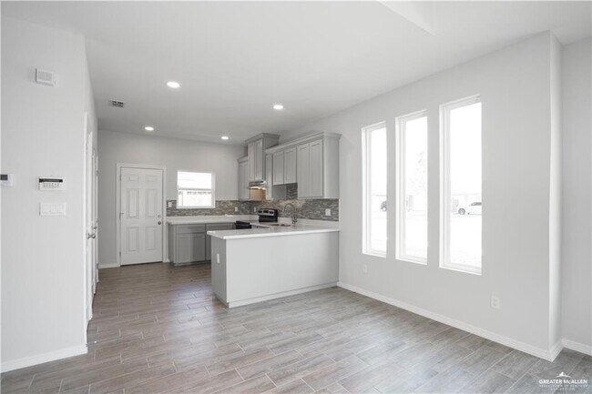 Building Photo - 33 Puffin Ave