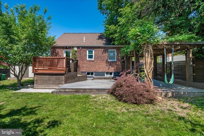 Building Photo - 801 Cox Ave