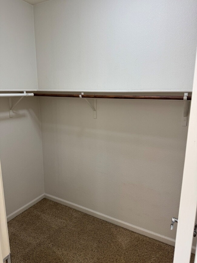 Building Photo - Beautiful 3 Bed, 2.5 Bath Green Valley Sin...