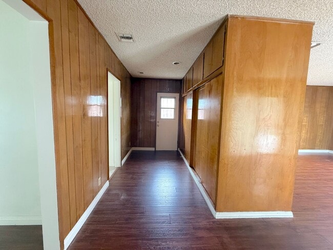 Building Photo - 4719 La Presa Ave