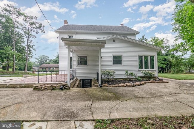 Building Photo - 4910 Earl Dr