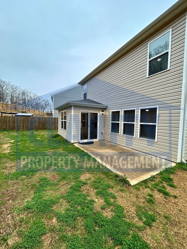 Building Photo - Beautiful 3 bedroom home in North Cleveland neighborhood!