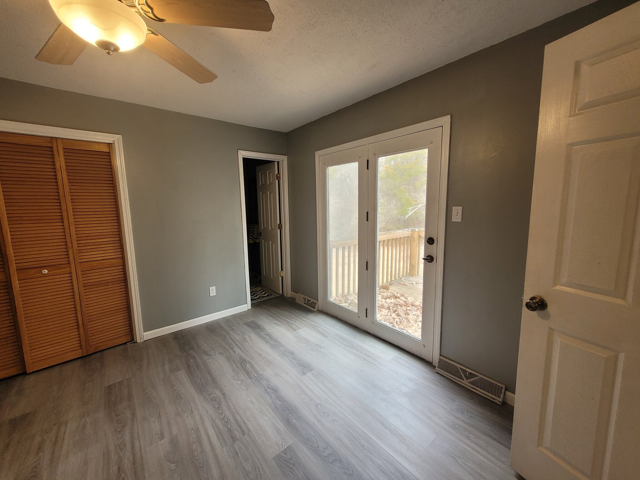 Main bedroom with on suite and doors to deck - 2207 Weathered Rock Rd