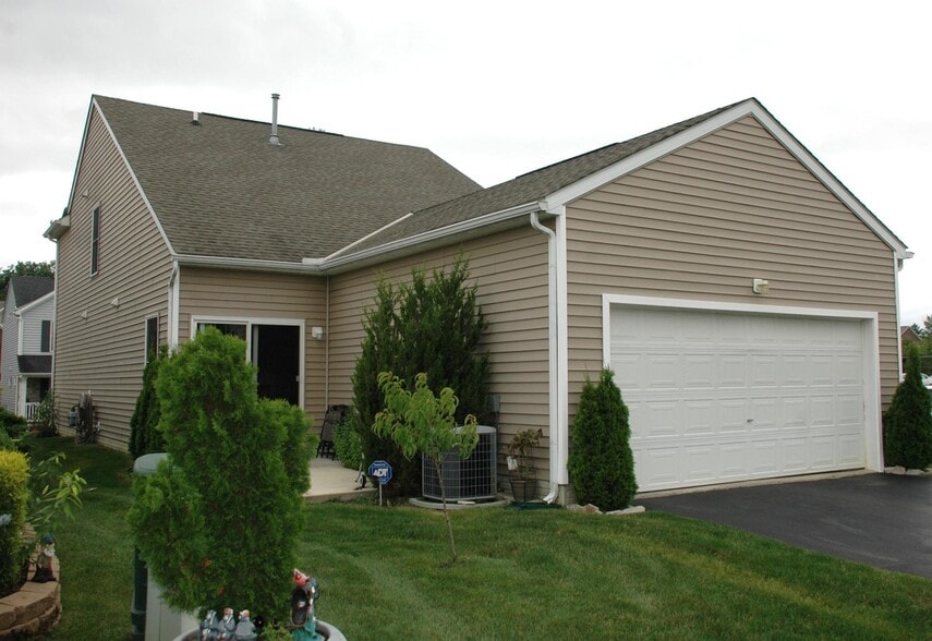 Building Photo - 96 Arrowfeather Ln