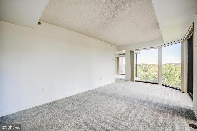 Building Photo - 1530 Key Blvd