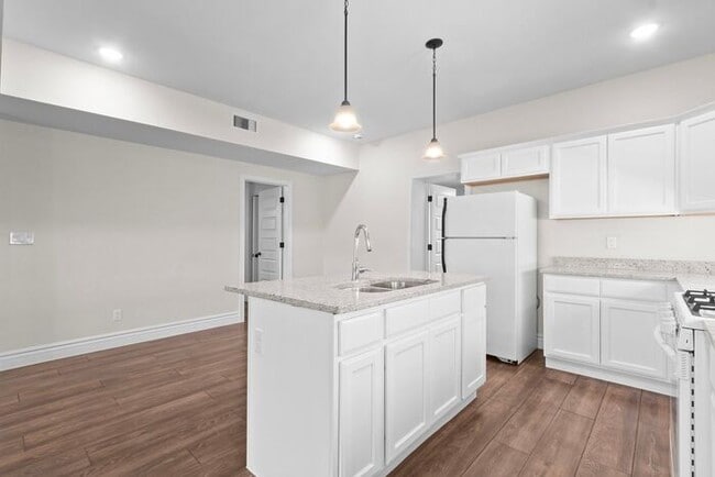 Building Photo - Be the First to Live in This Fully Renovat...