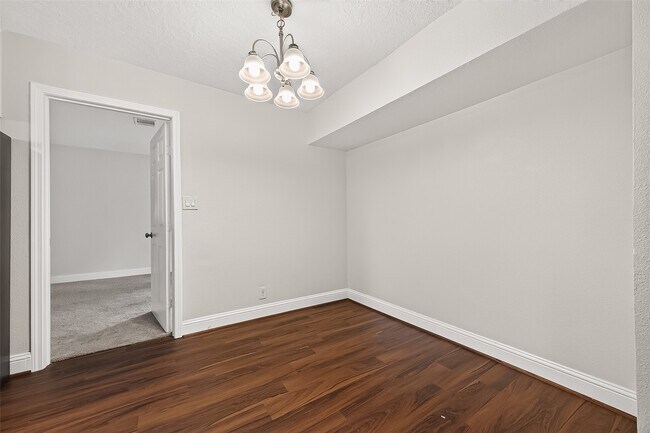 Building Photo - 509 Southern Oaks Dr