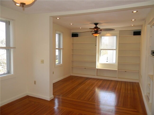 Building Photo - 152 Elmgrove Ave