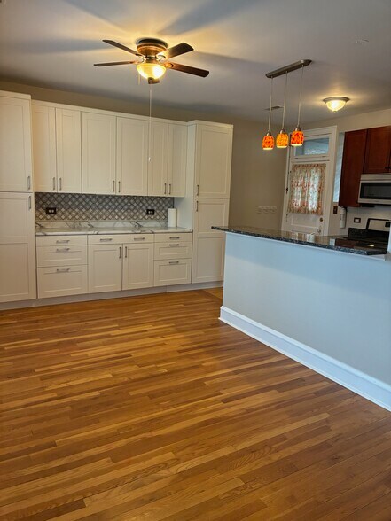 Building Photo - 801 Erie St